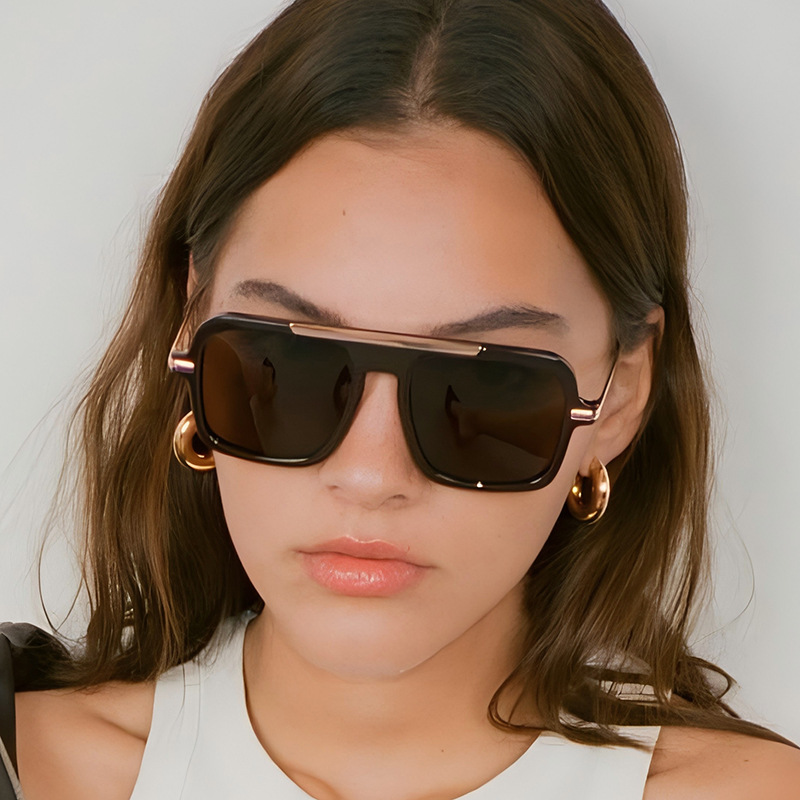 Street Fashion Photoshoot - Occhiali da Sole Quadrati di Lusso