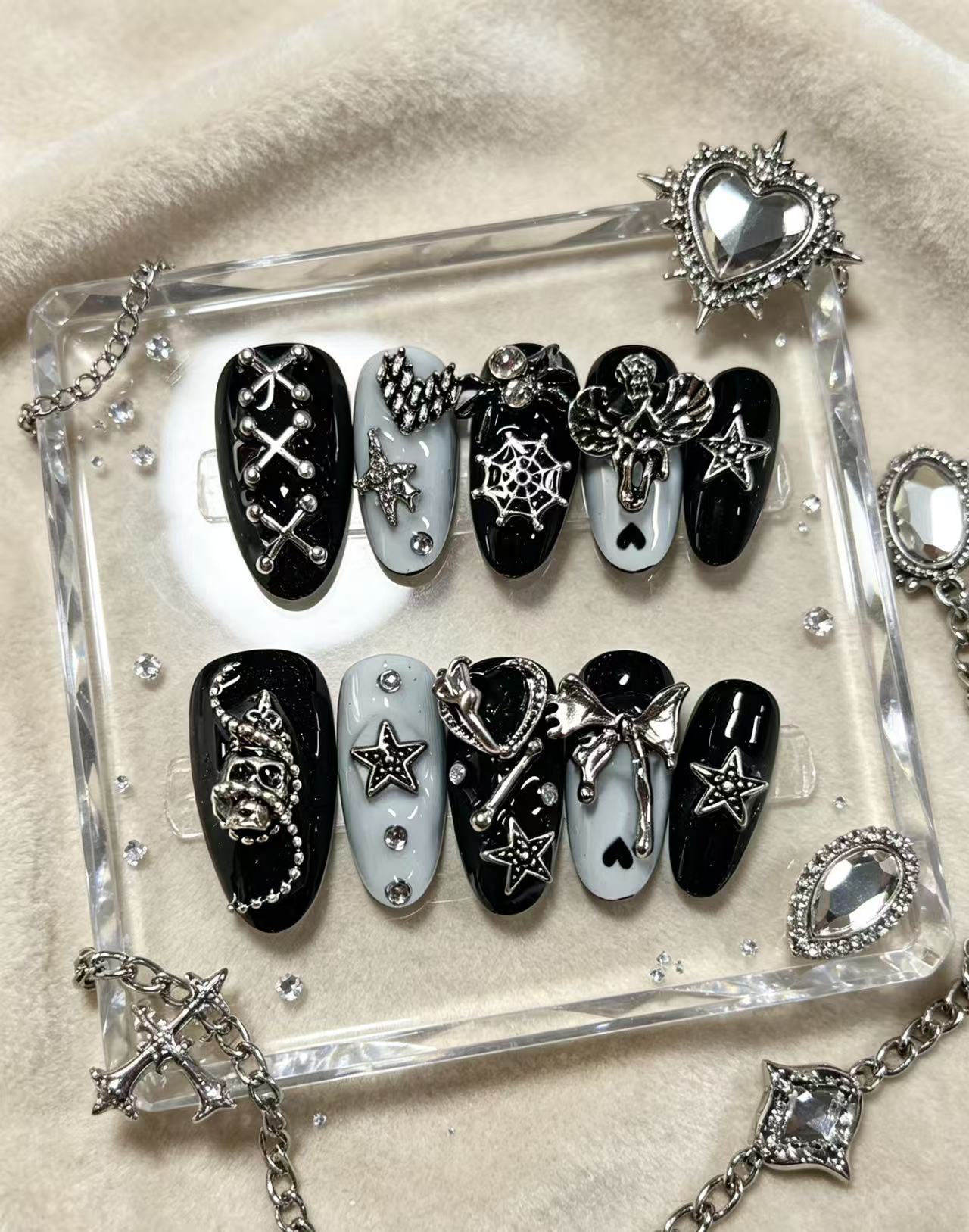 10 Pezzi di Accessori Gotici i - Street Fashion Photoshoot recensione e prezzo