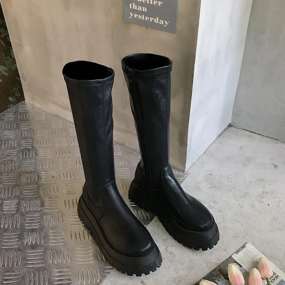 Stivali invernali con plateau  - Street Fashion Winter 2025 recensione e prezzo