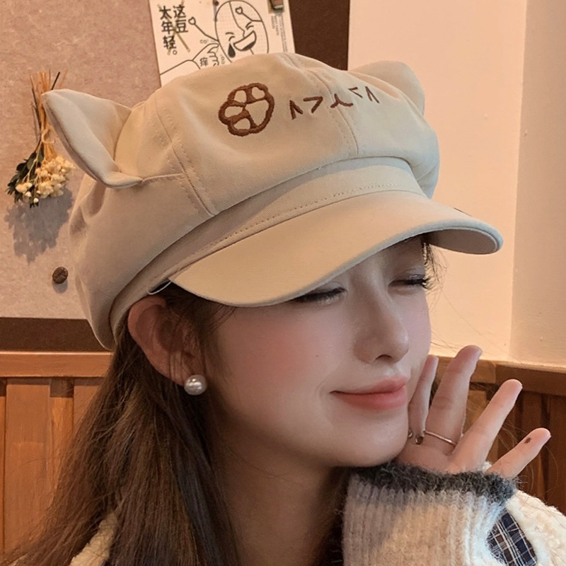 Cappello Ottagonale da Donna a - Street Fashion Photoshoot recensione e prezzo