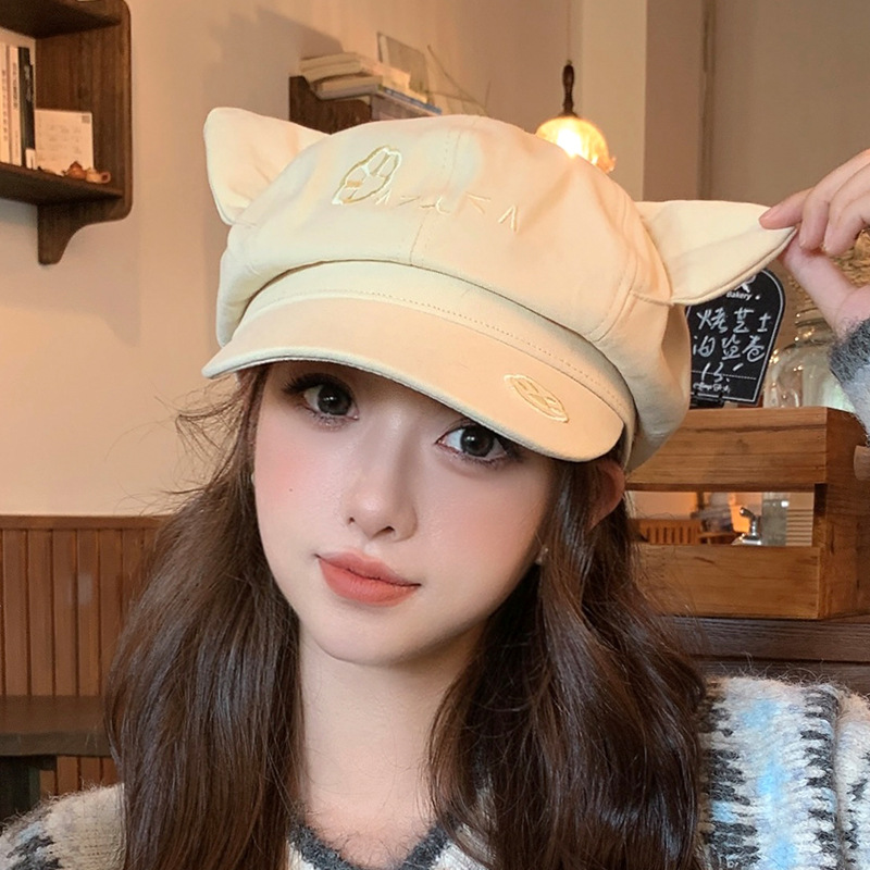 Cappello Ottagonale da Donna a - Street Fashion Photoshoot recensione e prezzo