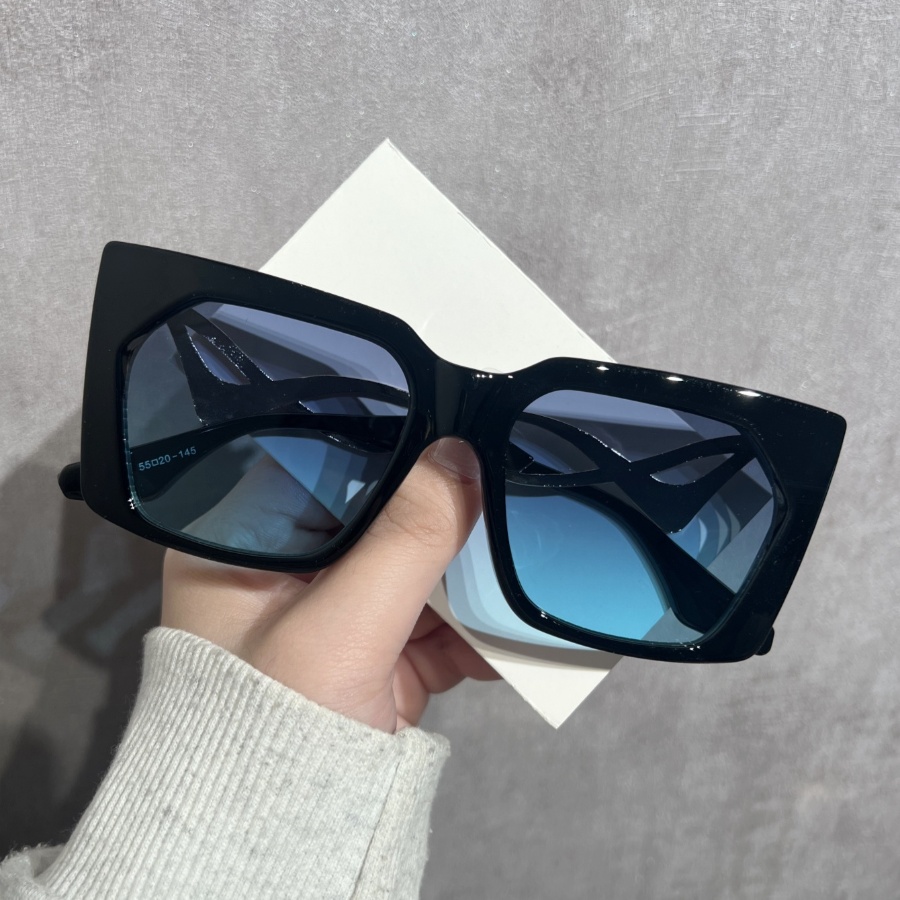 Occhiali da Sole Unisex 1Pc, N - Street Fashion Photoshoot recensione e prezzo